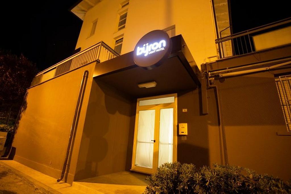 Hotel Byron Solo Per Giovani リッチョーネ エクステリア 写真