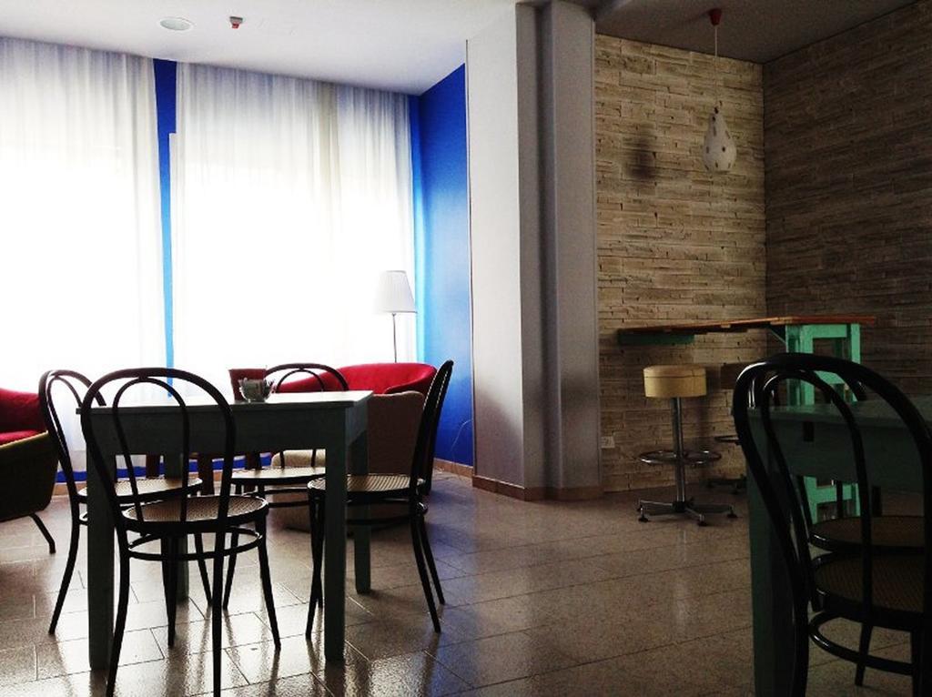 Hotel Byron Solo Per Giovani リッチョーネ エクステリア 写真