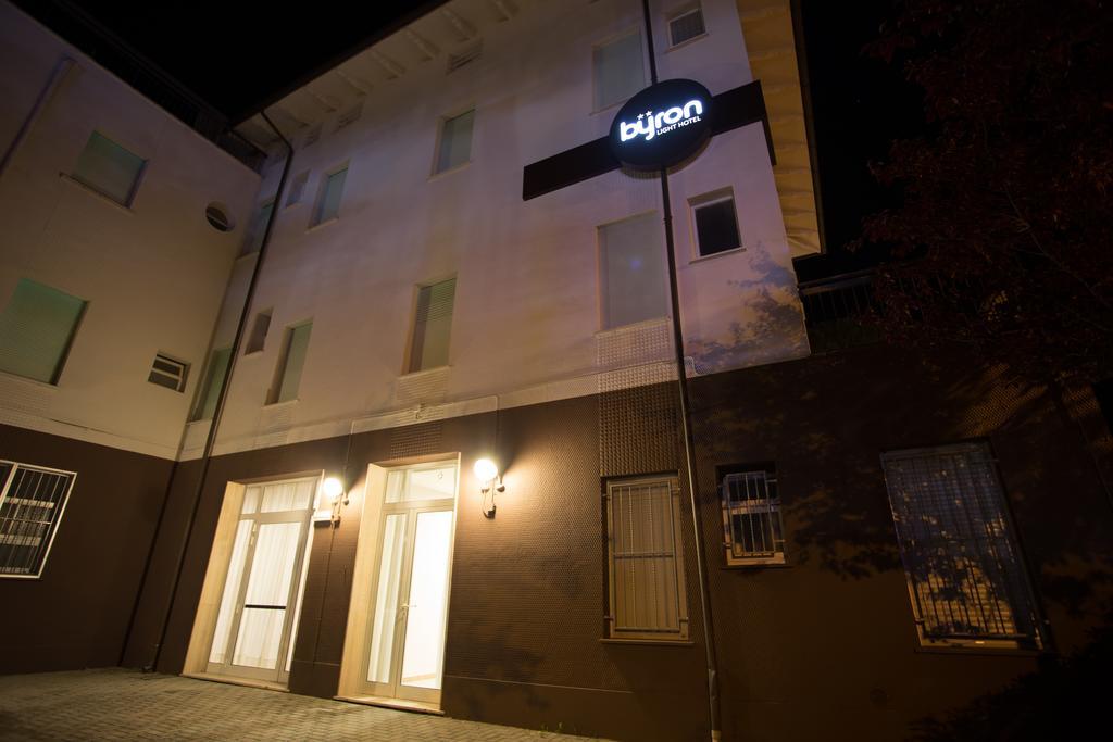 Hotel Byron Solo Per Giovani リッチョーネ エクステリア 写真