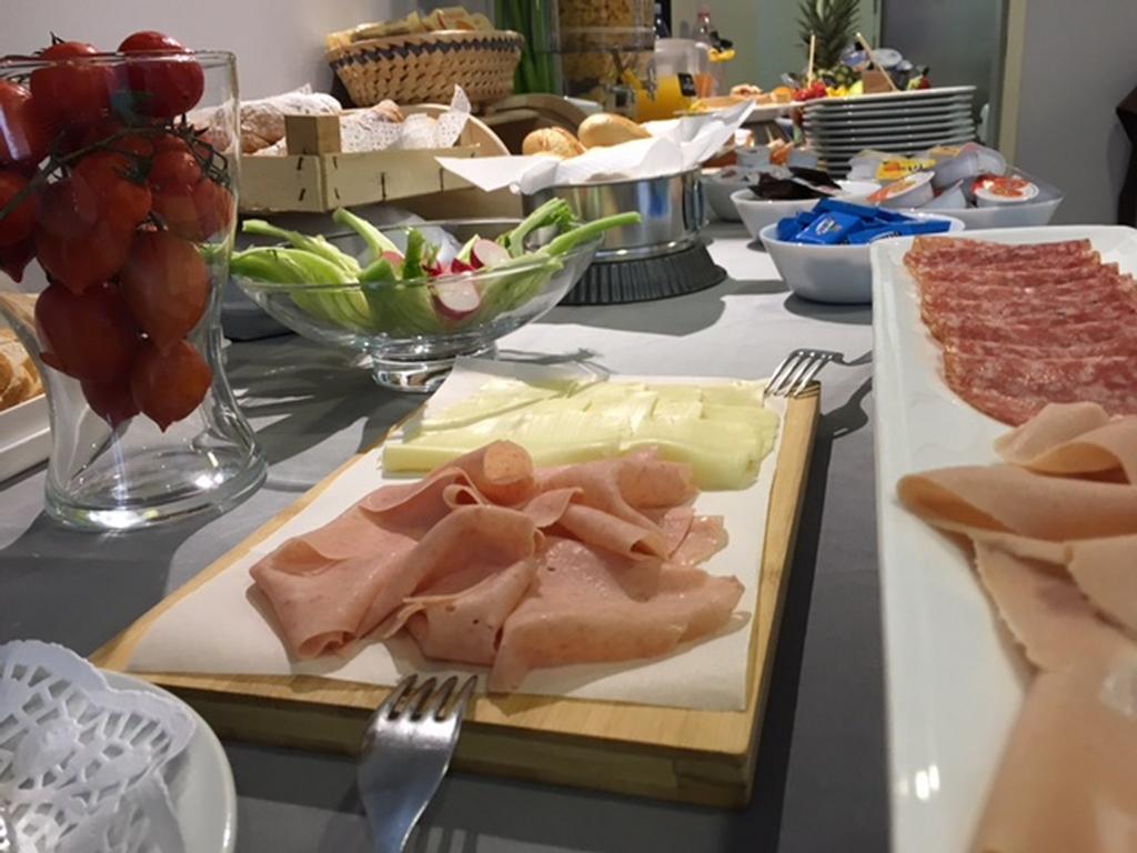 Hotel Byron Solo Per Giovani リッチョーネ エクステリア 写真