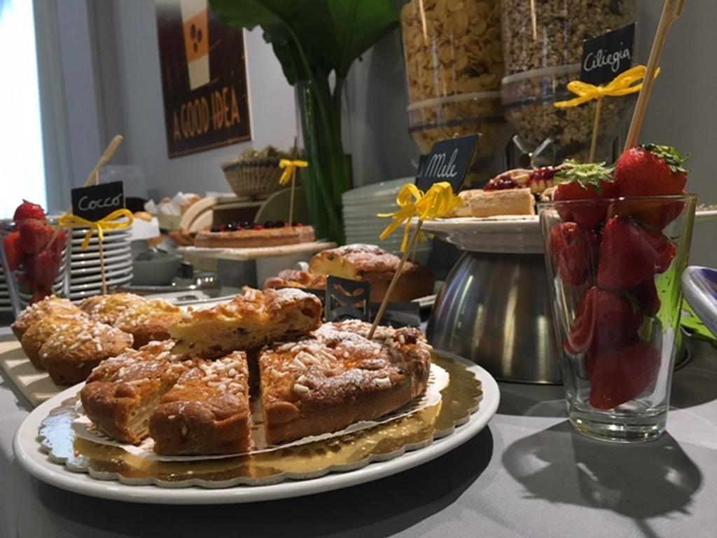 Hotel Byron Solo Per Giovani リッチョーネ エクステリア 写真