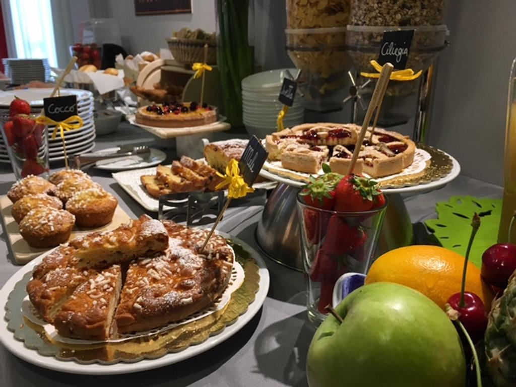 Hotel Byron Solo Per Giovani リッチョーネ エクステリア 写真