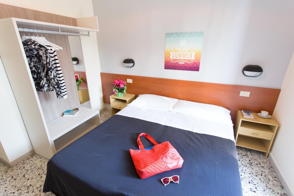 Hotel Byron Solo Per Giovani リッチョーネ 部屋 写真
