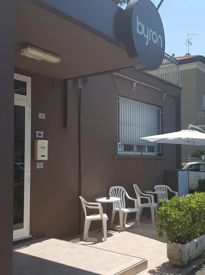 Hotel Byron Solo Per Giovani リッチョーネ エクステリア 写真