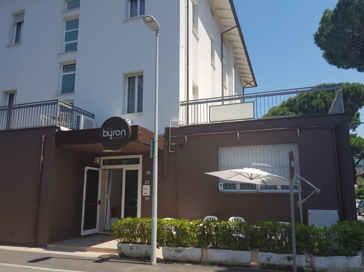 Hotel Byron Solo Per Giovani リッチョーネ エクステリア 写真